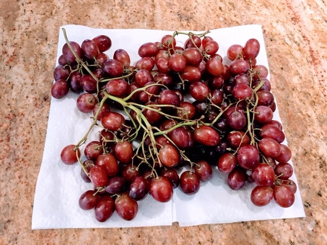 Let's get extra vitamins by snacking on grapes